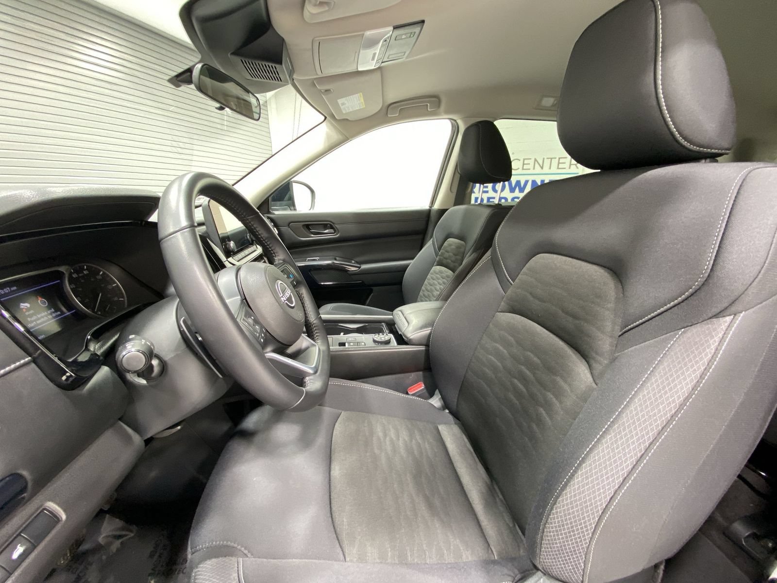 Used 2025 Nissan Pathfinder SV AWD/4WD image 11