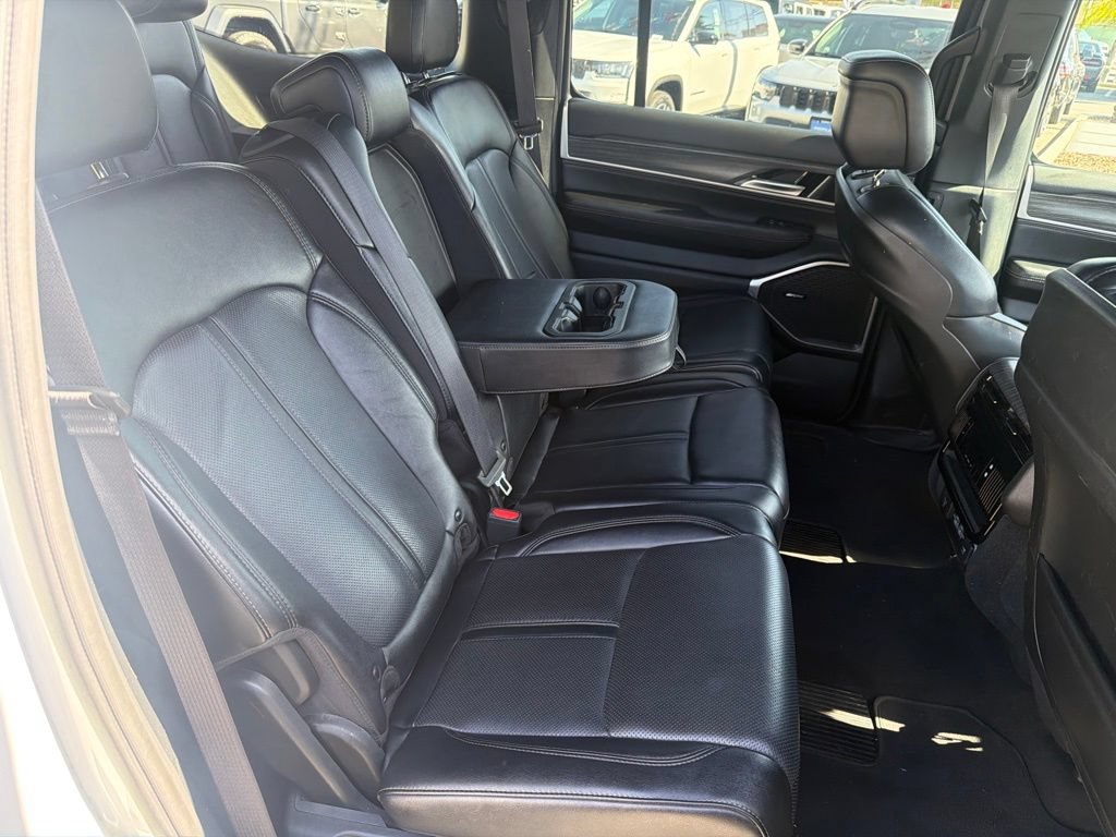 Used 2024 Jeep Wagoneer Series II w/ Flexible Seating Group RWD image 12