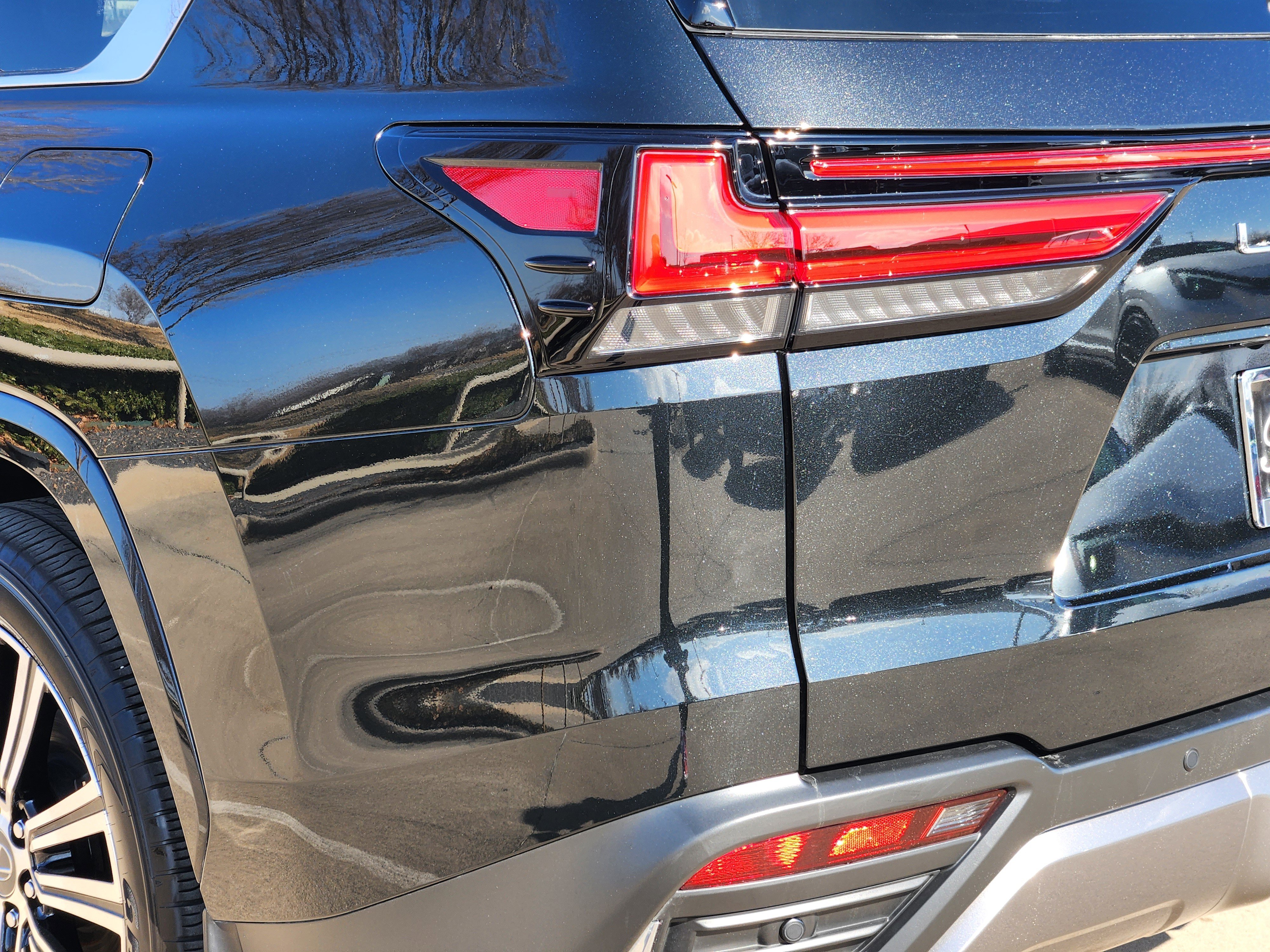 Used 2025 Lexus LX 600 4WD w/ Luxury Package image 5