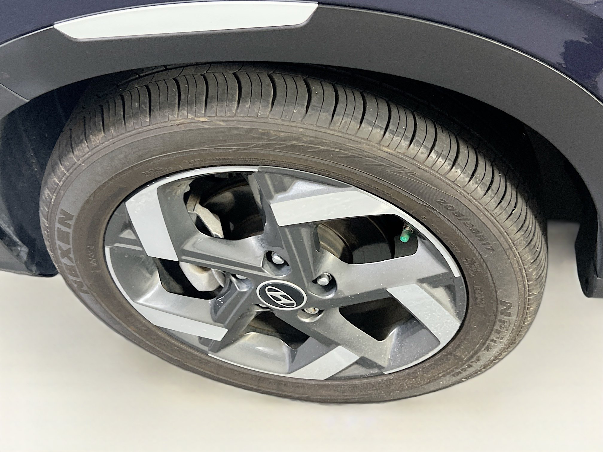 Used 2023 Hyundai Venue Limited FWD image 30