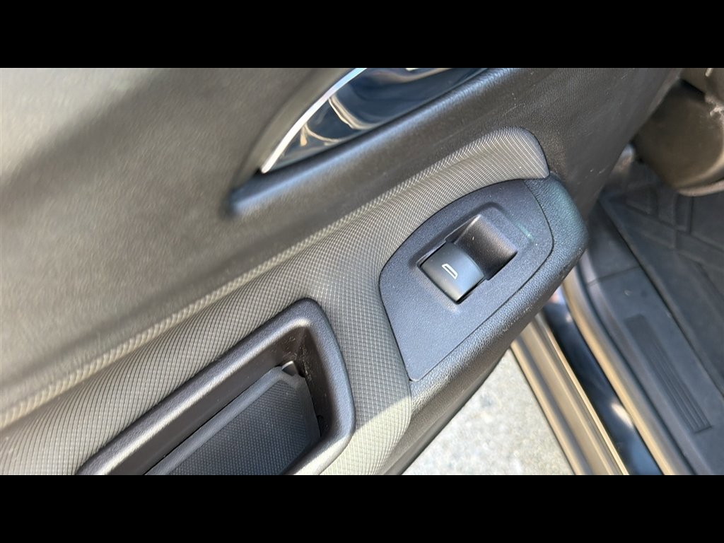 Used 2022 Chevrolet Equinox RS w/ Infotainment Package FWD image 22
