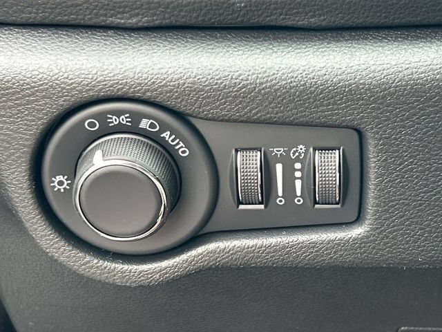 New 2027 Chrysler Pacifica Limited FWD image 27