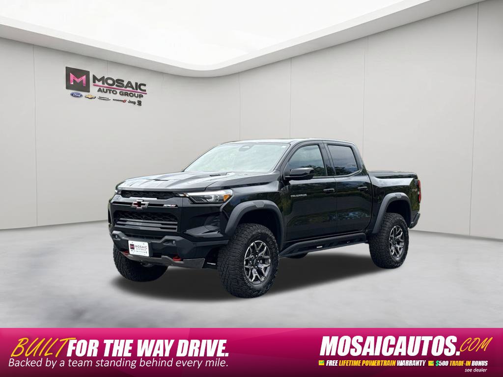 Used 2025 Chevrolet Colorado ZR2 w/ Technology Package AWD/4WD image 3