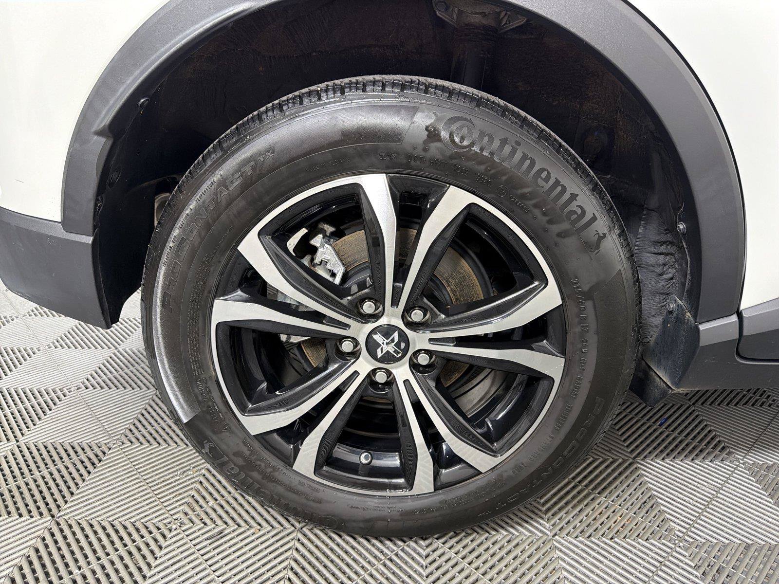 Used 2021 Toyota C-HR LE FWD image 13