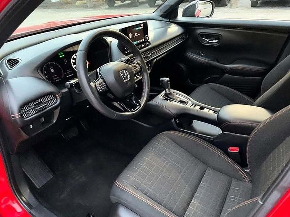 Used 2024 Honda HR-V Sport image 2