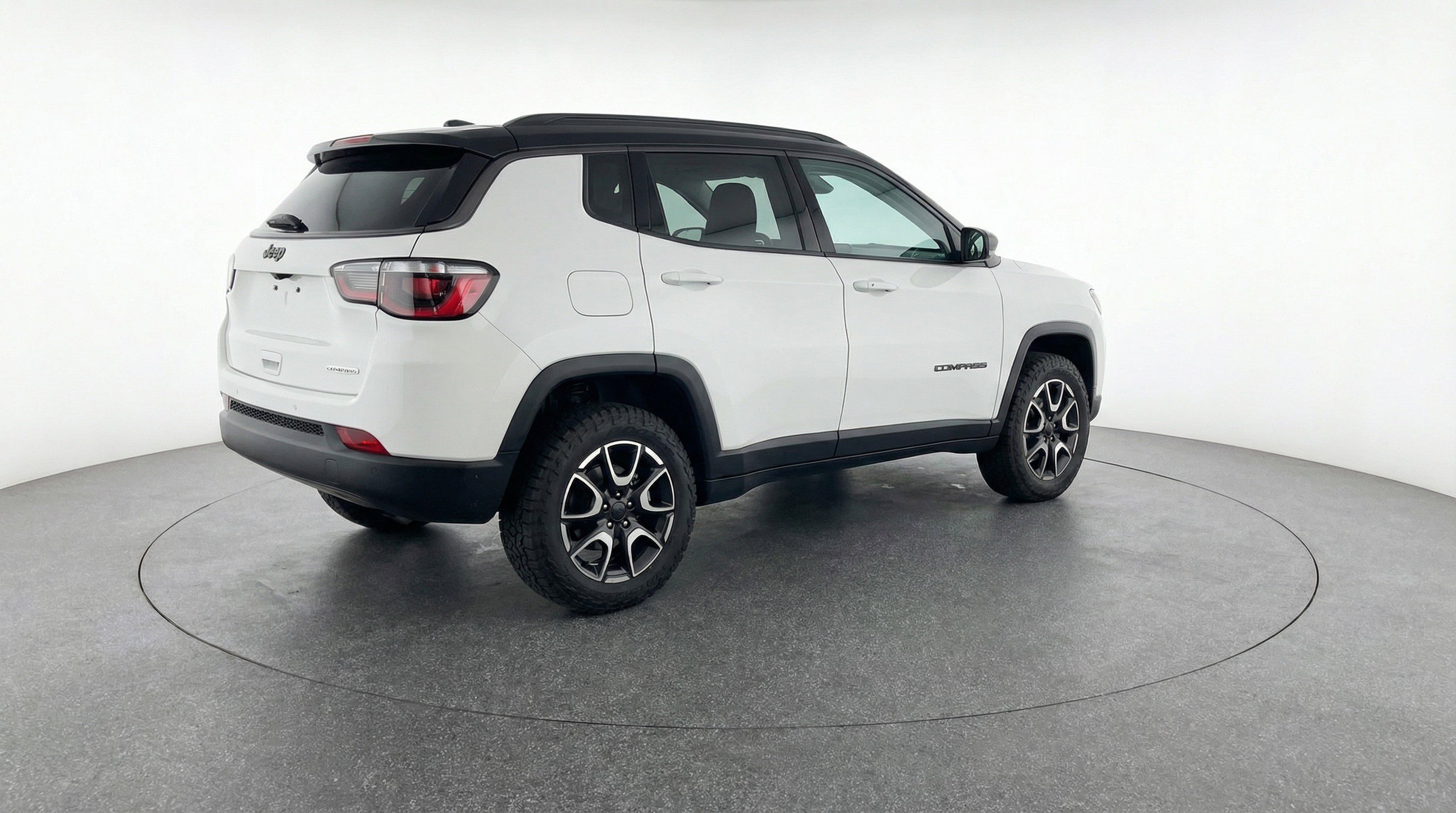 Used 2025 Jeep Compass Trailhawk AWD/4WD image 9