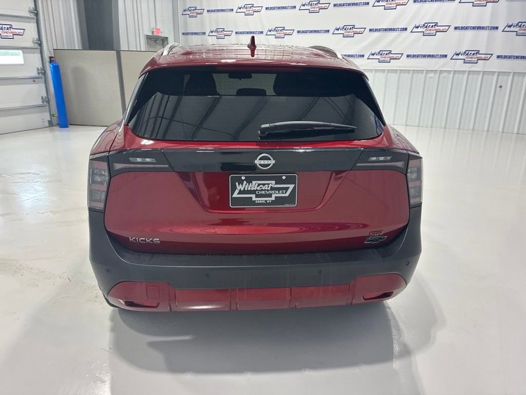 Used 2025 Nissan Kicks SR w/ SR Premium Package FWD image 6