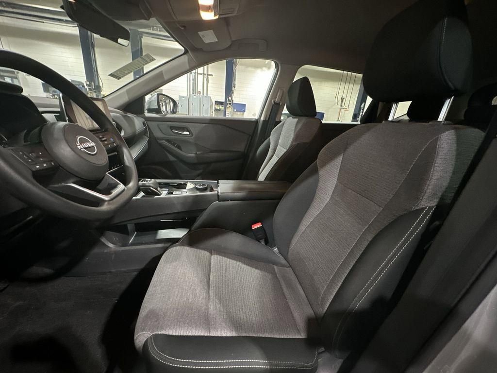 Used 2022 Nissan Rogue SV image 13