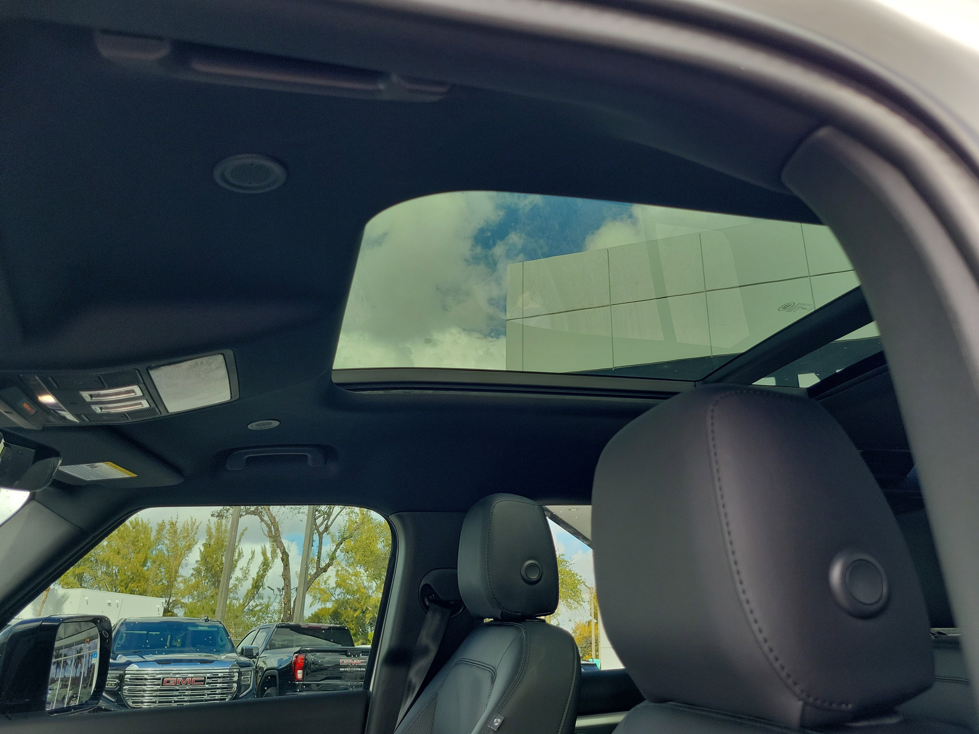 Used 2025 Land Rover Defender 110 S image 12