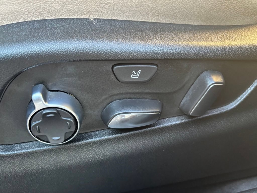 Used 2024 Cadillac XT4 Premium Luxury AWD/4WD image 11