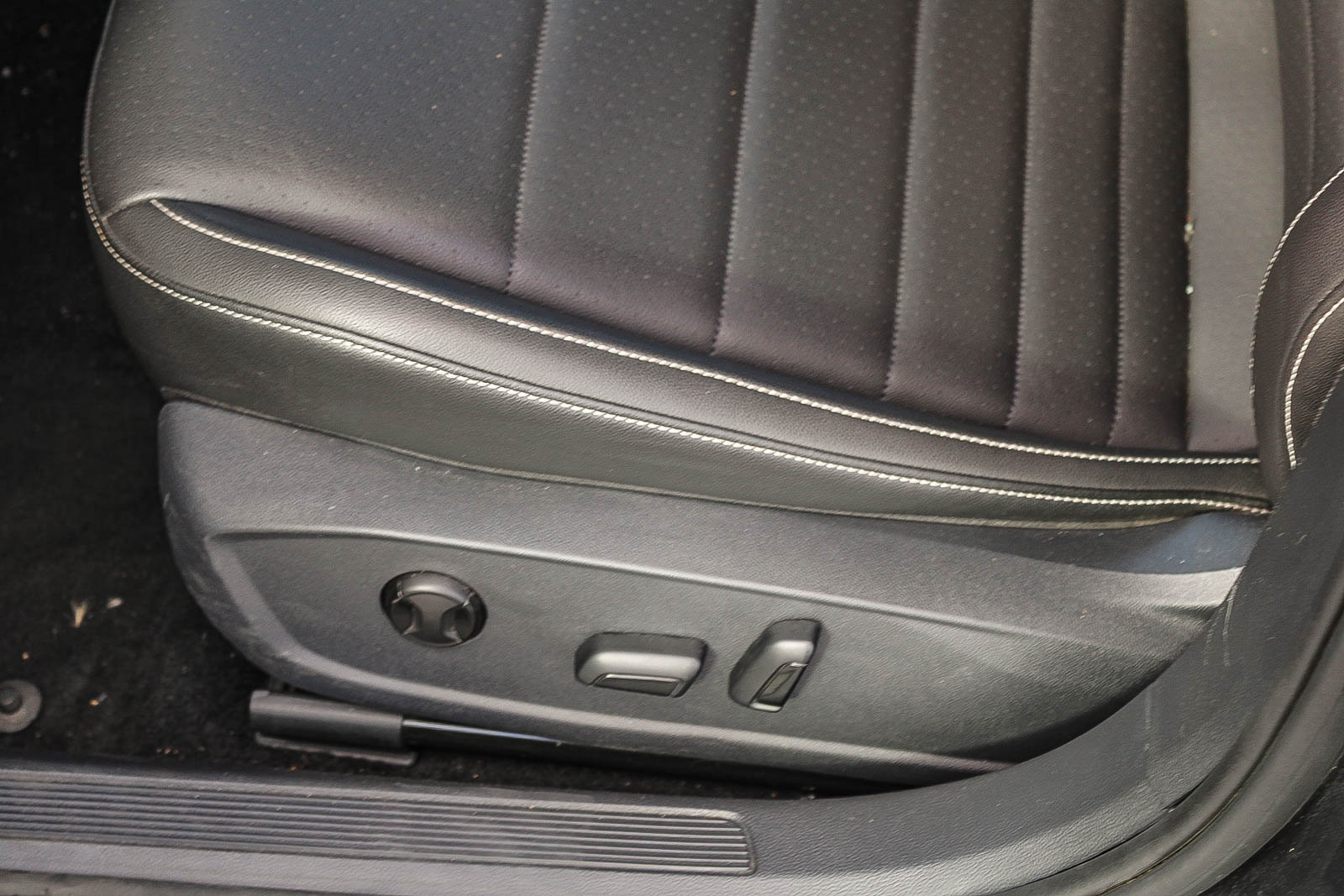 Used 2024 Volkswagen Jetta SE FWD image 23