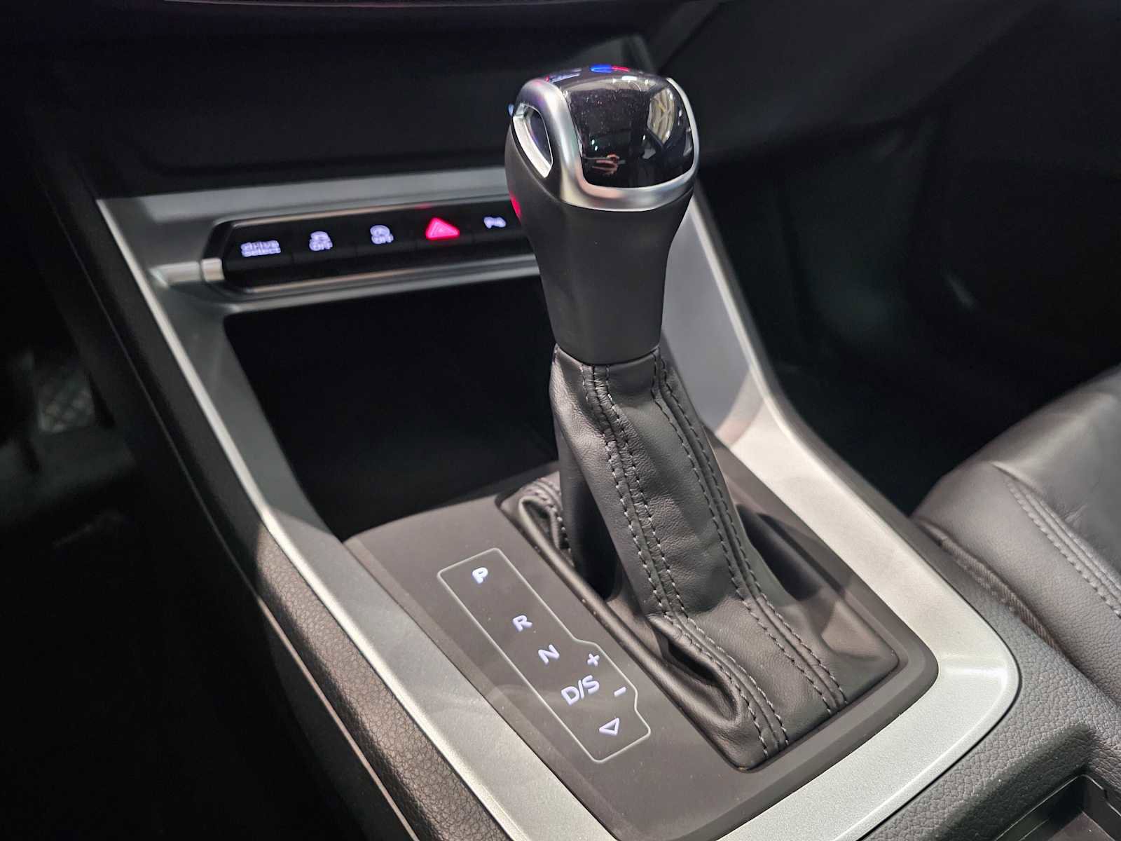 Used 2022 Audi Q3 2.0T Premium w/ Convenience Package image 32