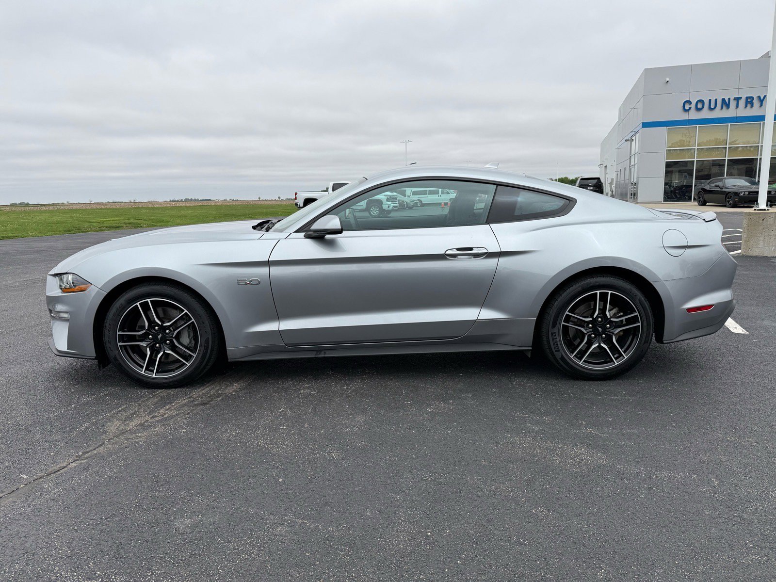 Used 2022 Ford Mustang GT RWD image 2