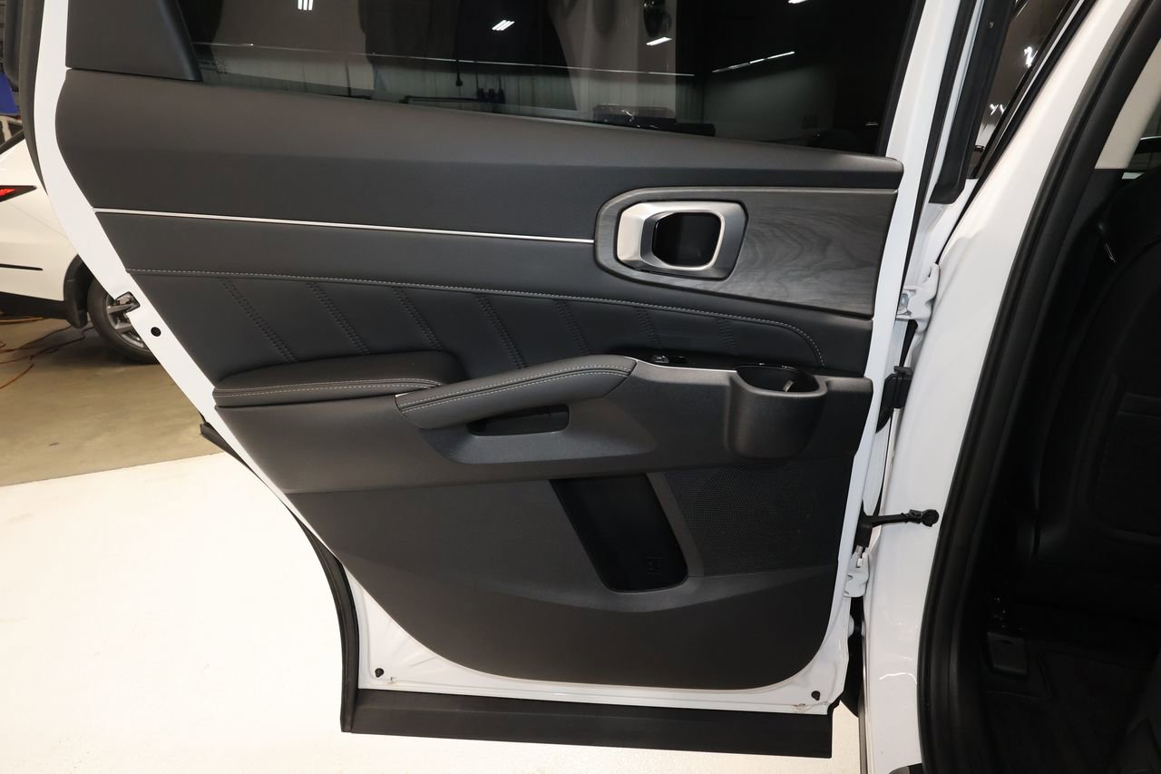 Used 2025 Kia Sorento SX image 21