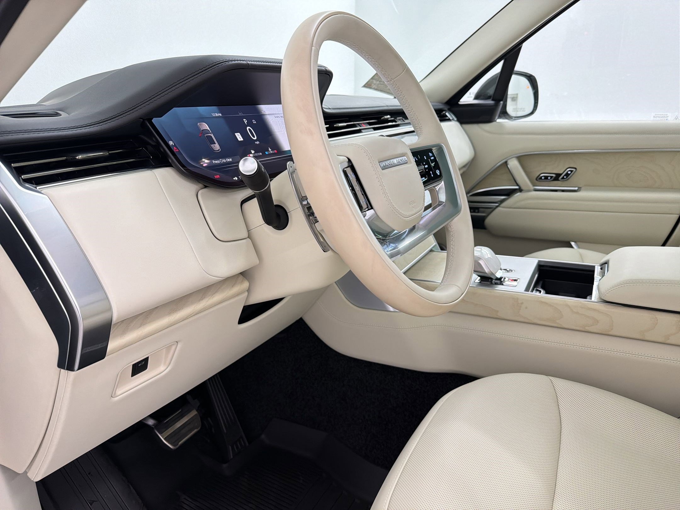 New 2026 Land Rover Range Rover SV image 4