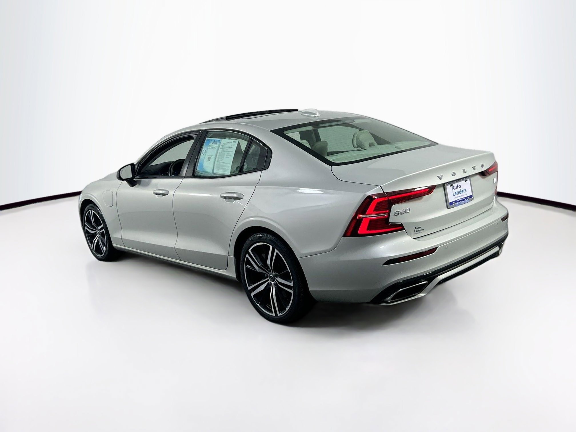 Used 2022 Volvo S60 T8 R-Design Expression w/ Premium Package AWD/4WD image 7