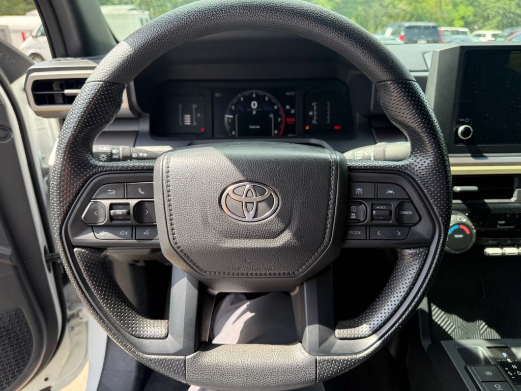 Used 2025 Toyota Tacoma SR5 AWD/4WD image 19