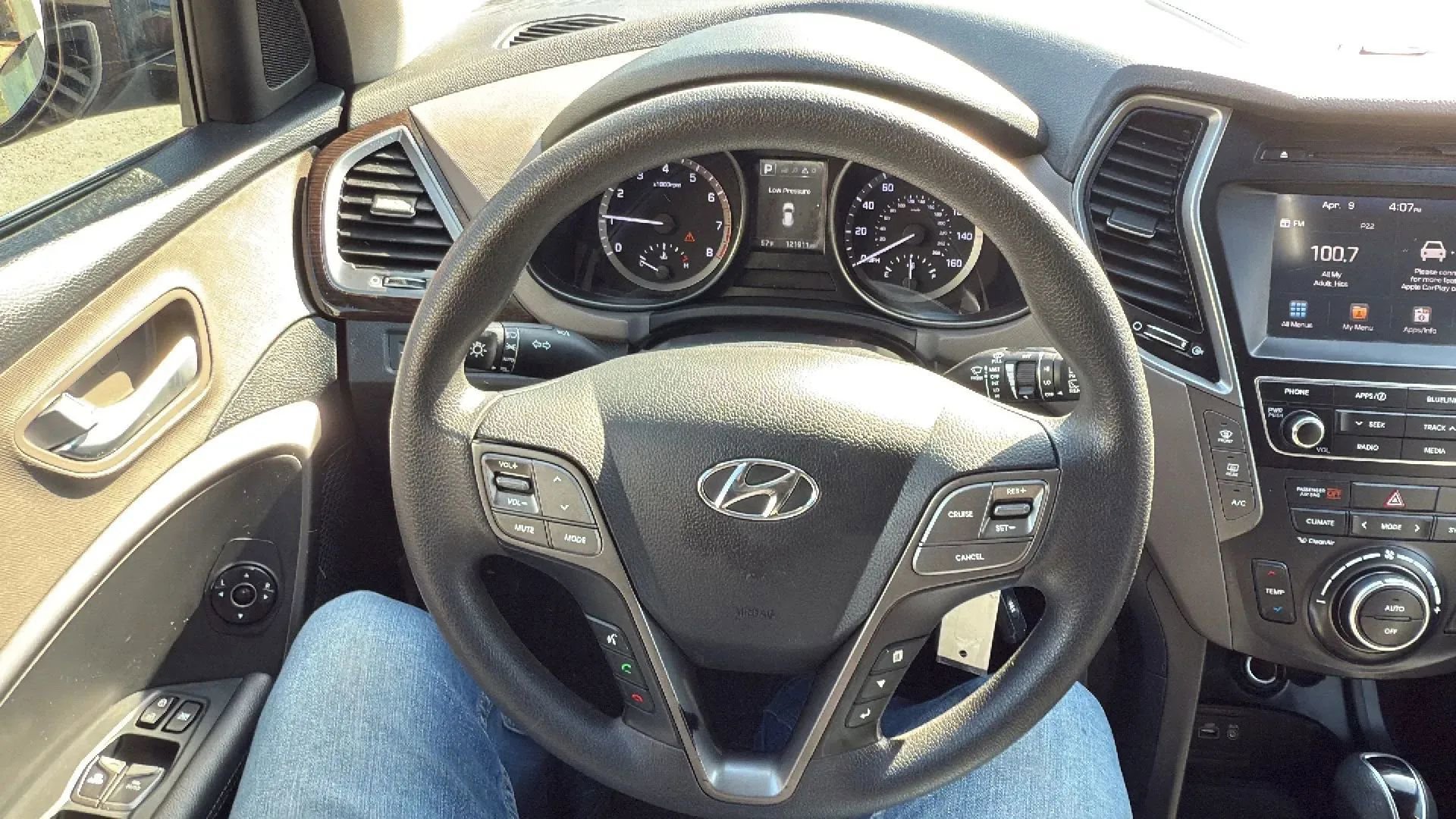 Used 2017 Hyundai Santa Fe SE AWD/4WD image 10