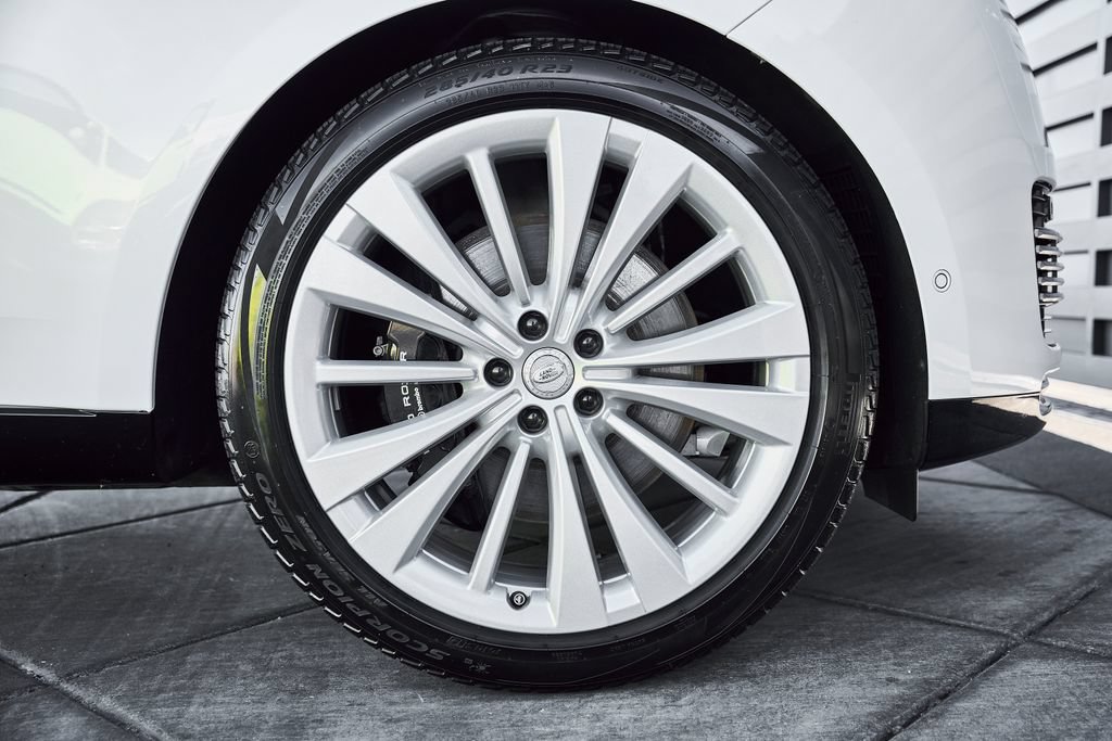 Used 2024 Land Rover Range Rover SV AWD/4WD image 20