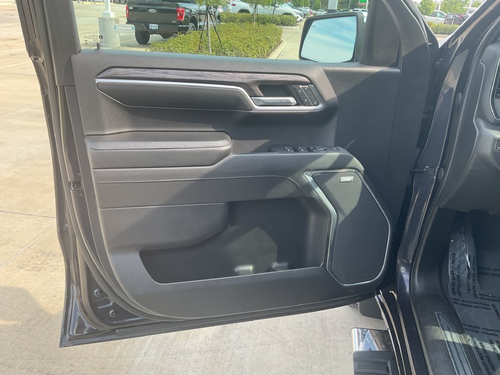Used 2022 Chevrolet Silverado 1500 LTZ w/ Technology Package AWD/4WD image 10