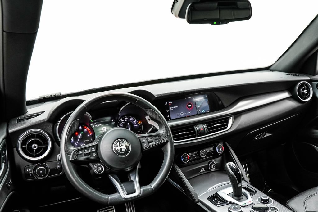 Used 2023 Alfa Romeo Stelvio Veloce AWD/4WD image 4