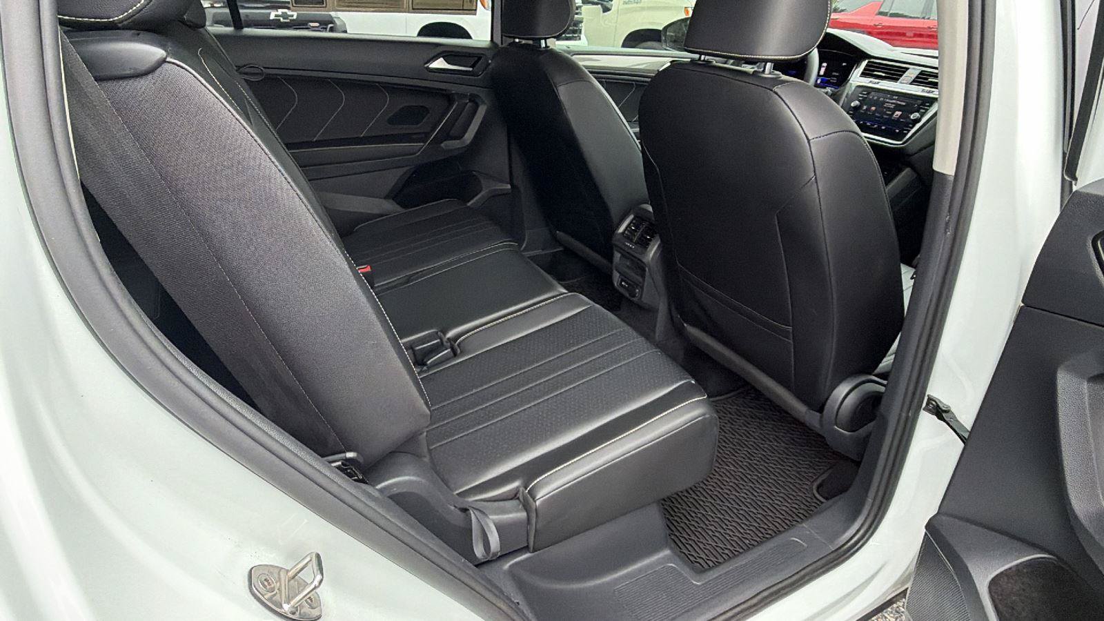 Used 2022 Volkswagen Tiguan SE FWD image 21
