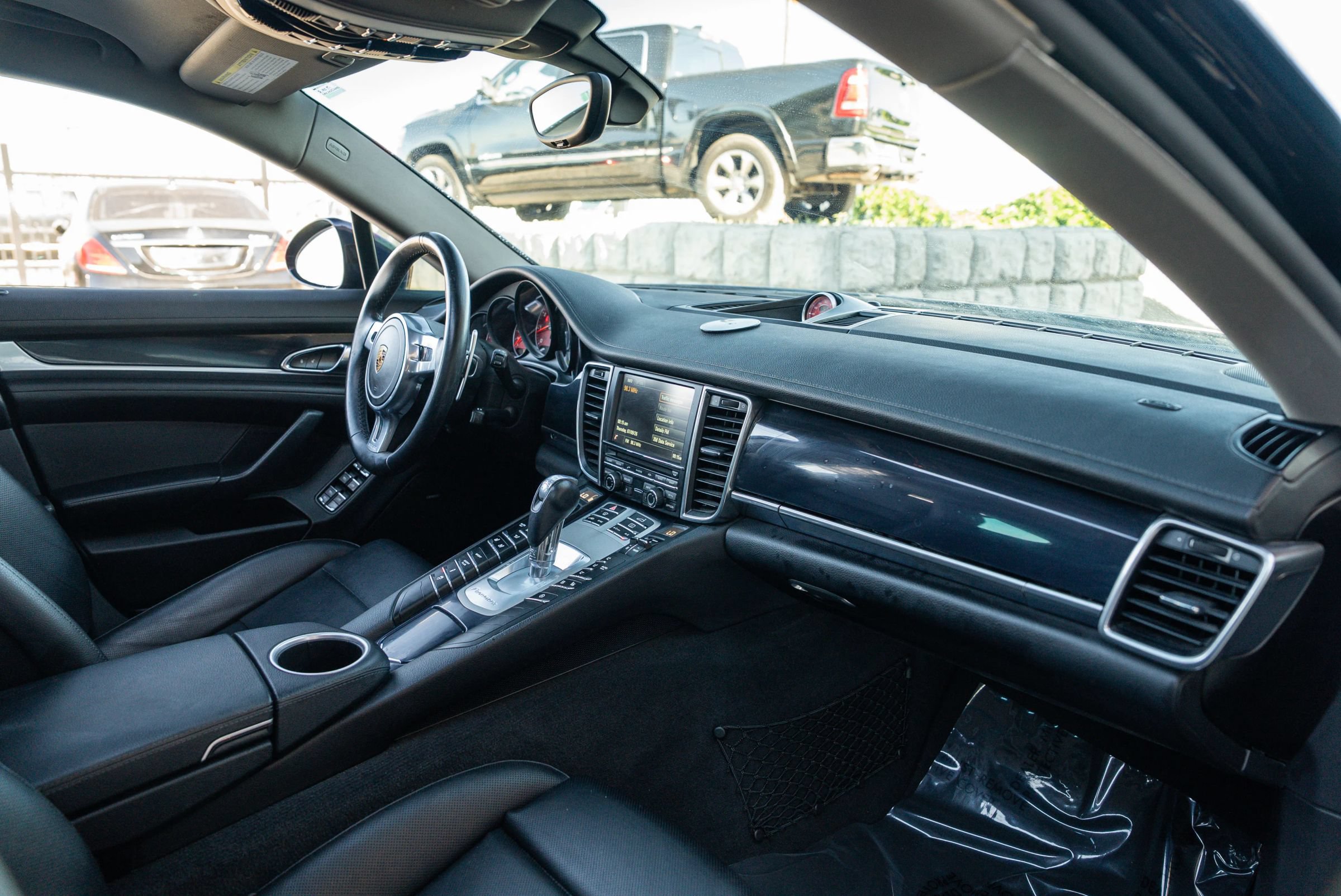 Used 2016 Porsche Panamera RWD image 24