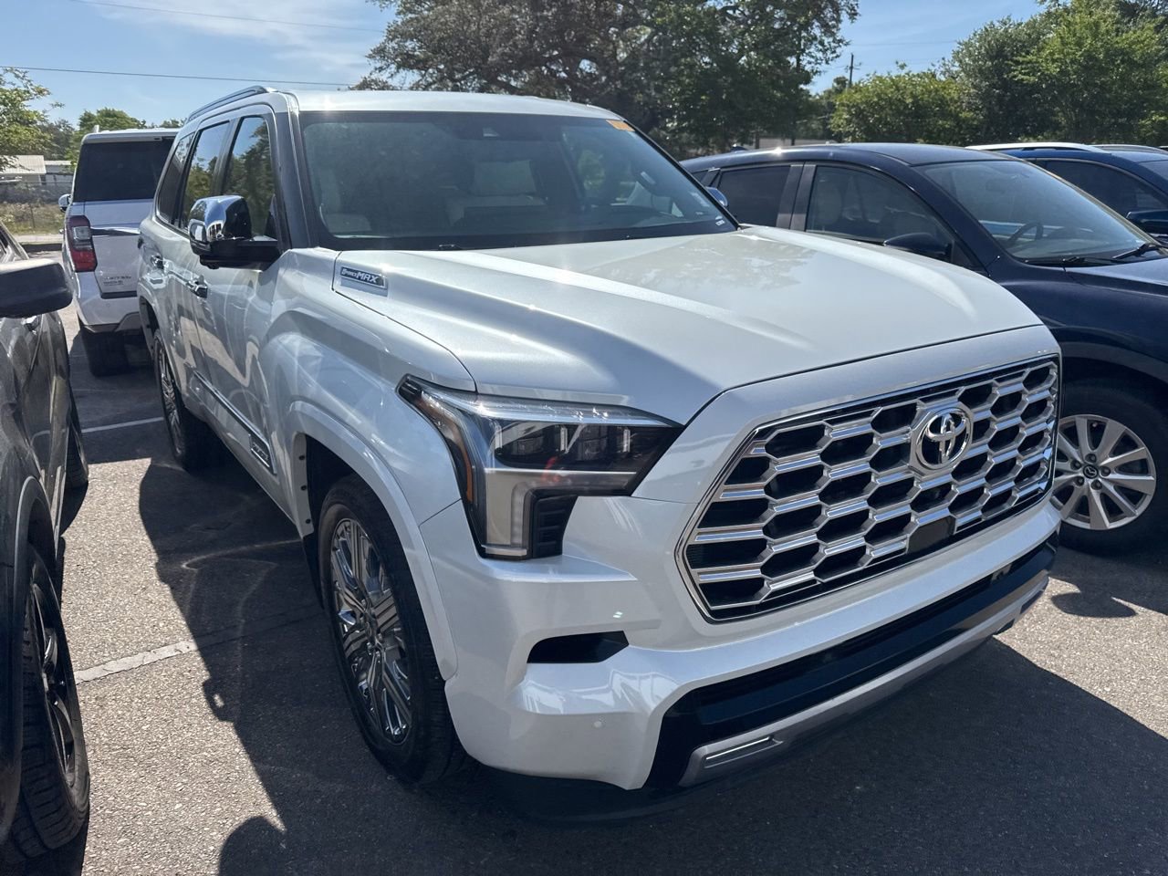 Used 2025 Toyota Sequoia Capstone AWD/4WD image 8