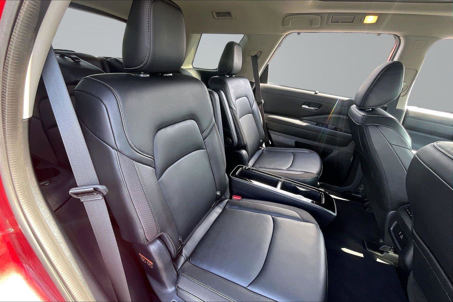Certified 2024 Nissan Pathfinder SL w/ SL Premium Package FWD image 28