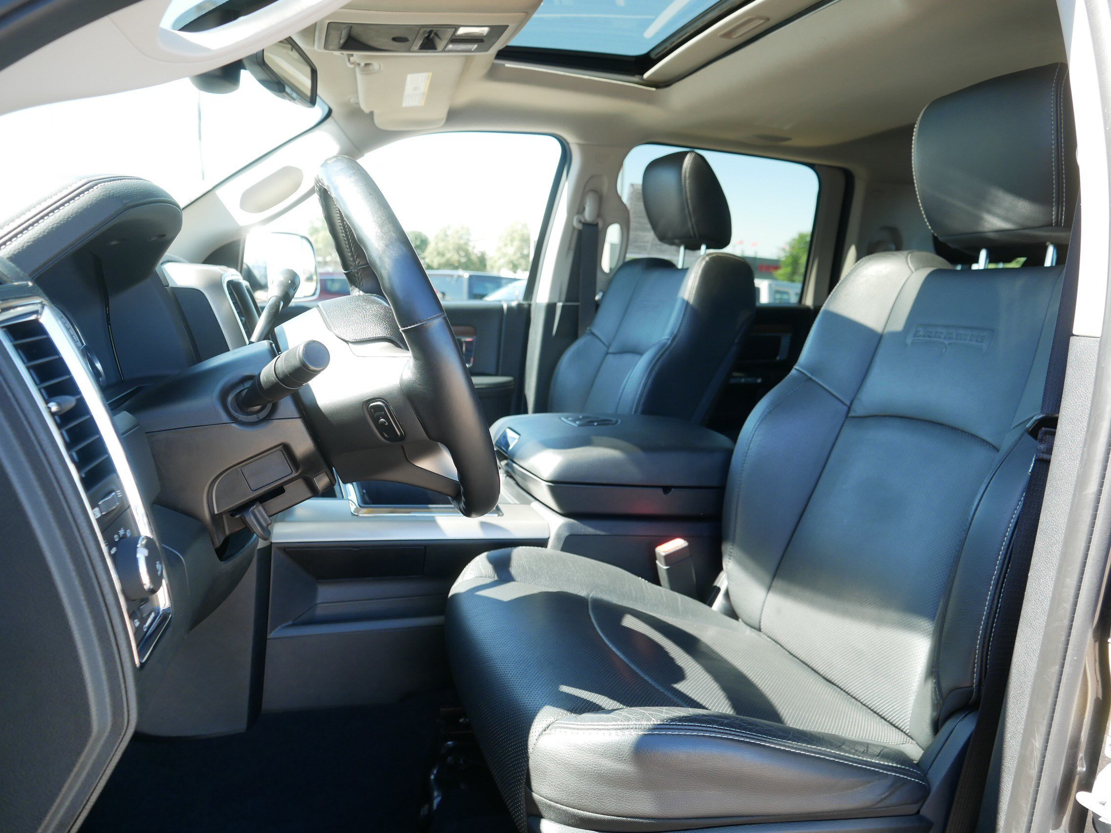 Used 2015 RAM 2500 Laramie AWD/4WD image 35