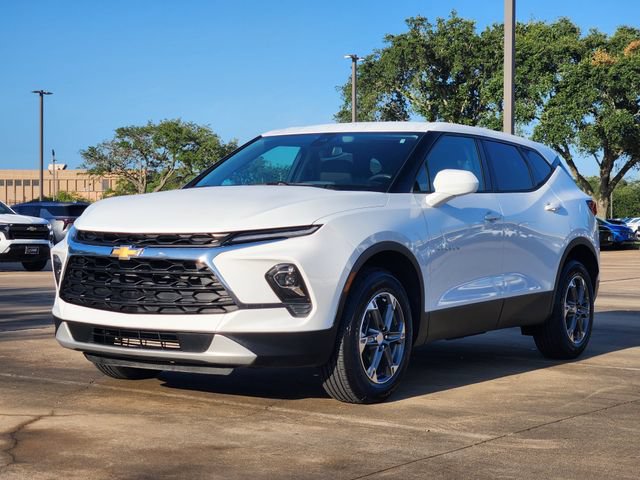 Used 2025 Chevrolet Blazer LT FWD image 3
