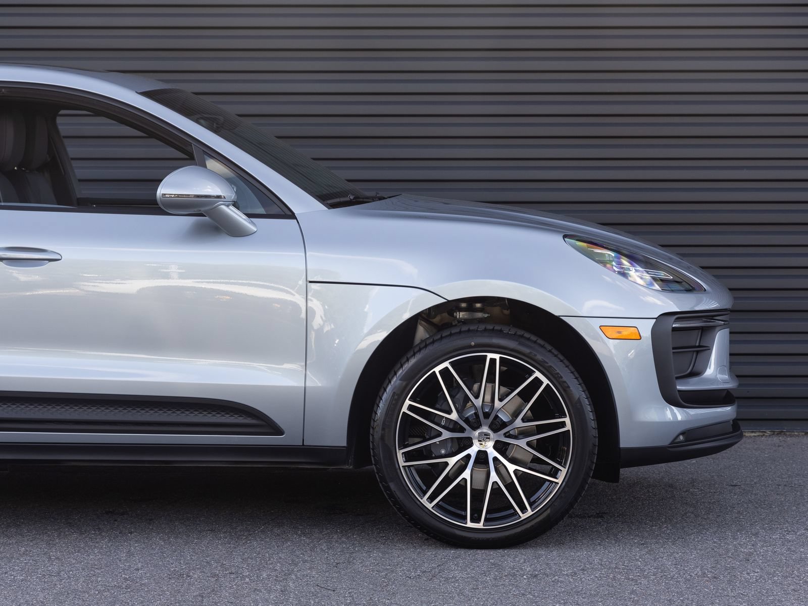 Certified 2026 Porsche Macan AWD/4WD image 9