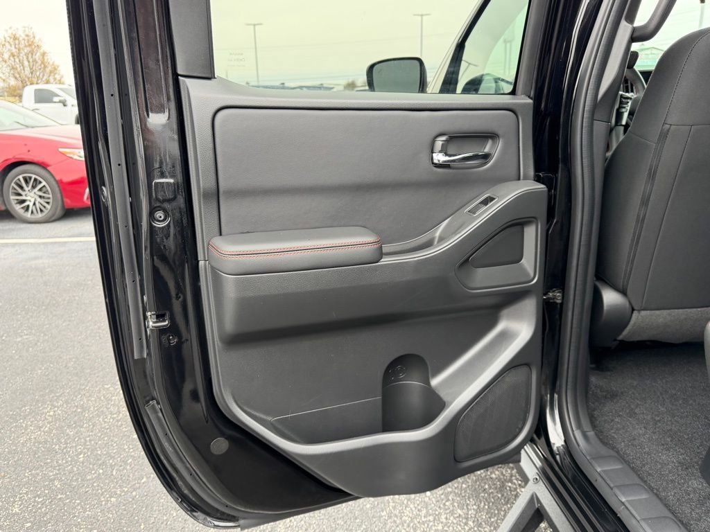 Used 2025 Nissan Frontier PRO-4X image 16