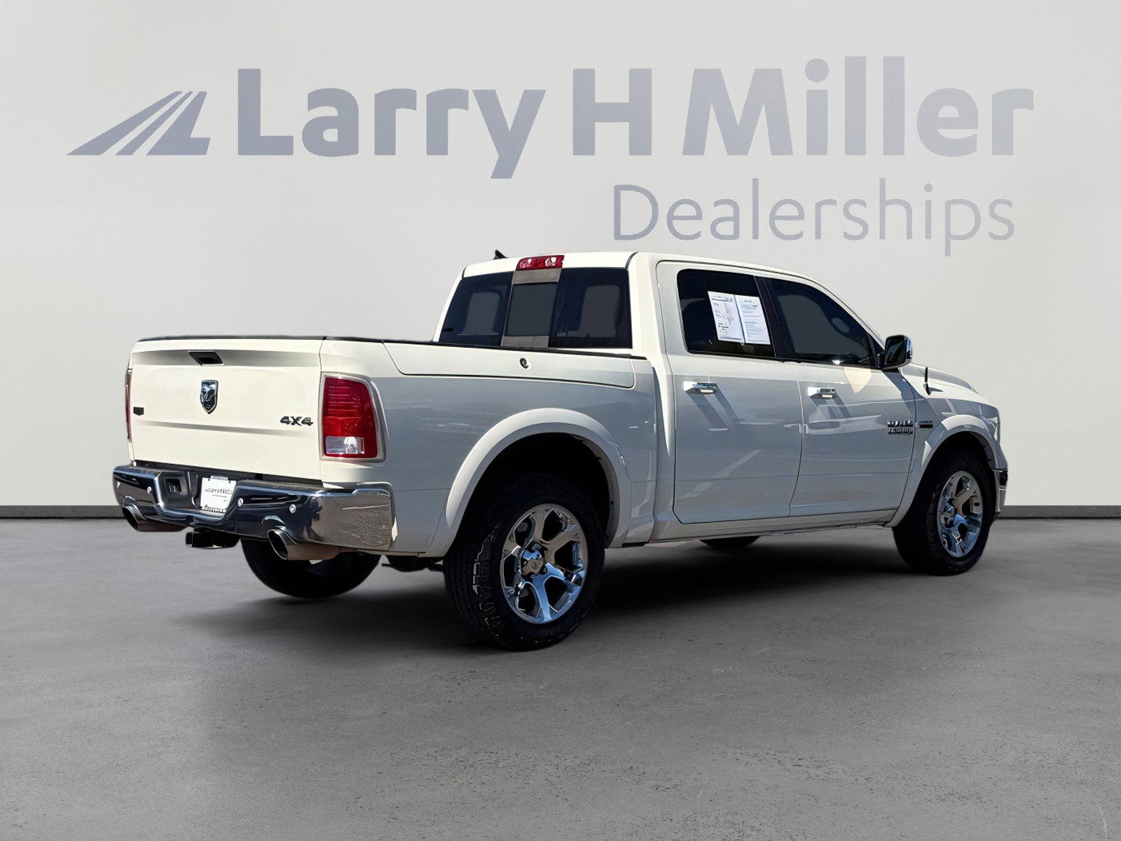 Used 2017 RAM 1500 Laramie w/ Convenience Group image 6