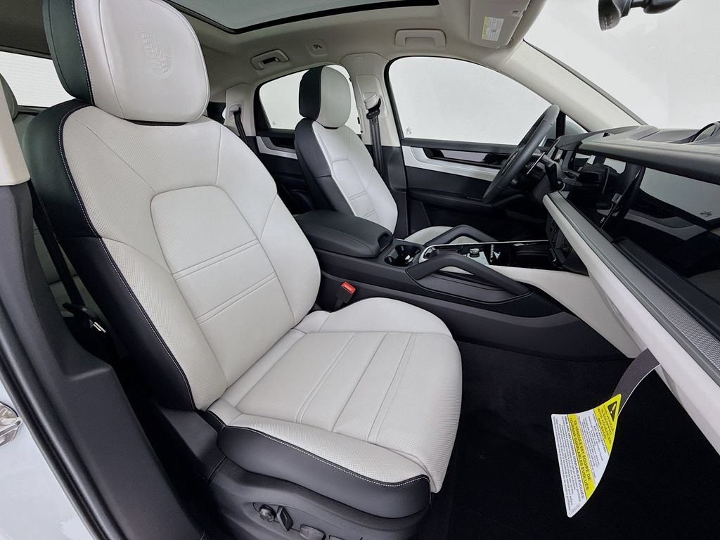 New 2026 Porsche Cayenne Coupe AWD/4WD image 32