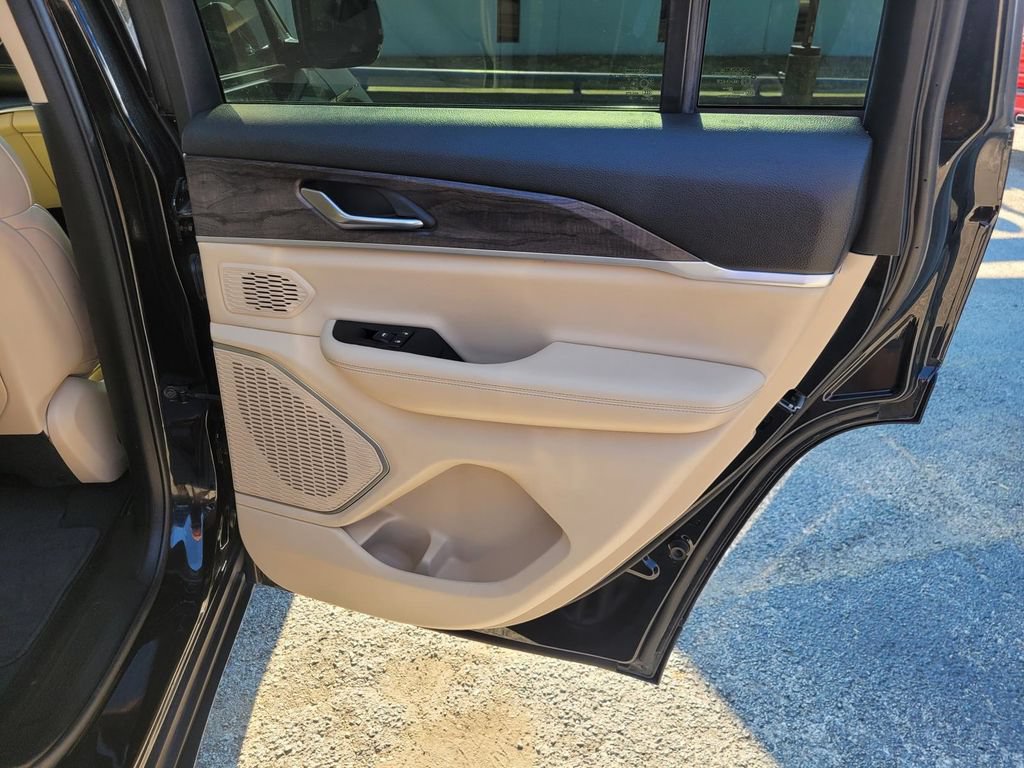 Used 2022 Jeep Grand Cherokee Limited AWD/4WD image 10