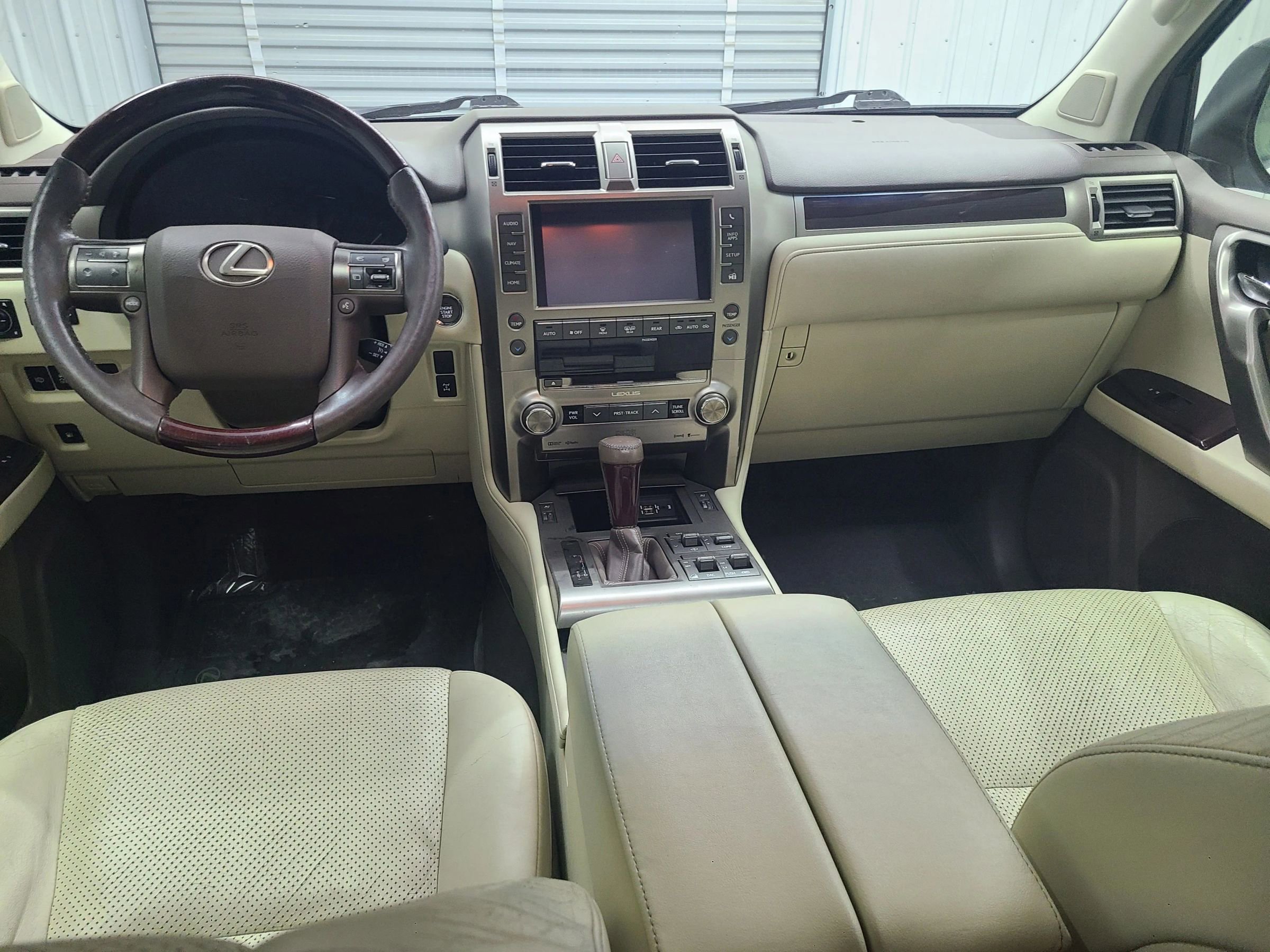 Used 2014 Lexus GX 460 Luxury image 2