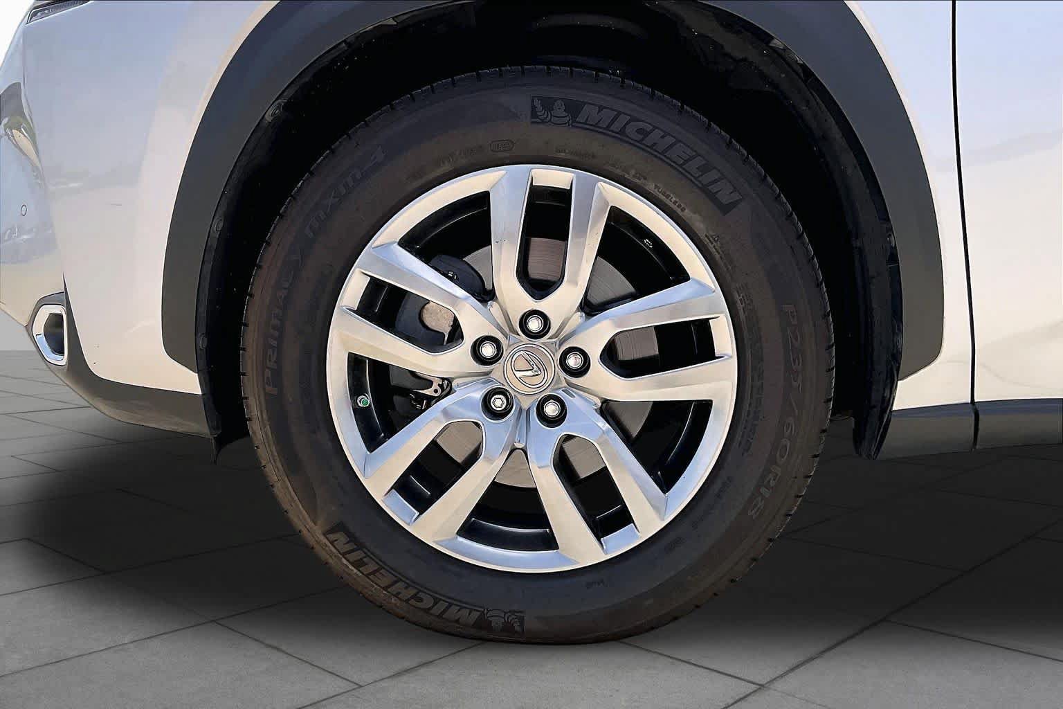 Used 2015 Lexus NX 200t FWD w/ Luxury Package image 9