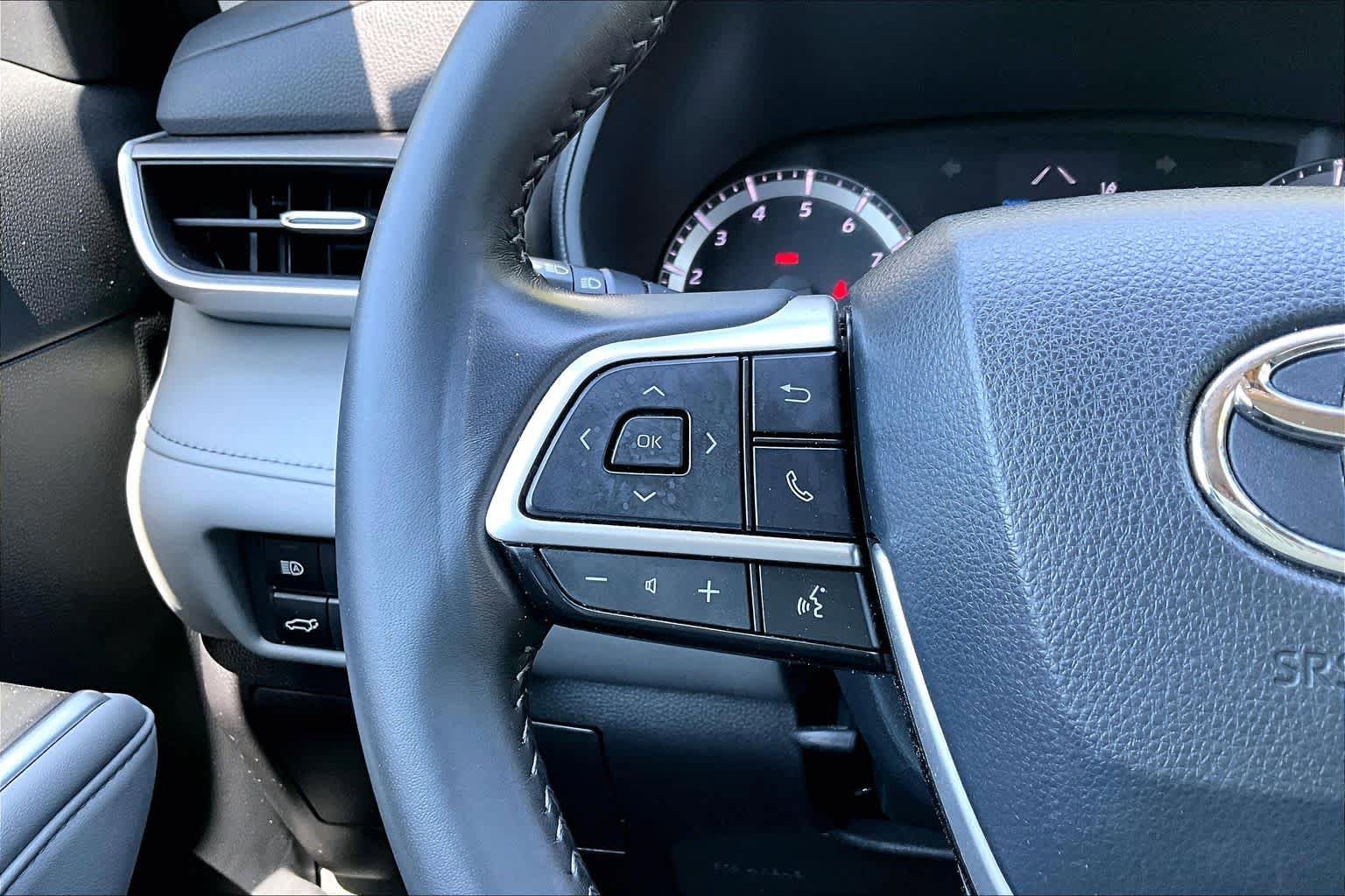 Used 2022 Toyota Highlander LE AWD/4WD image 23