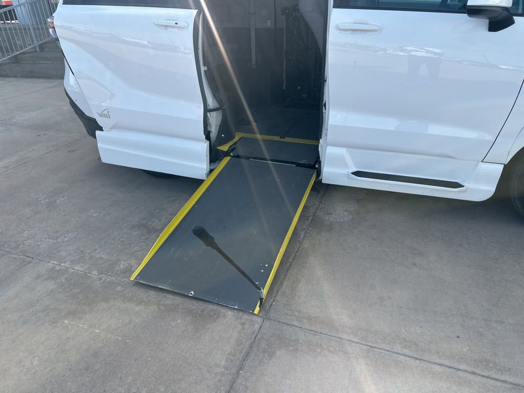 Used 2022 Toyota Sienna LE image 26