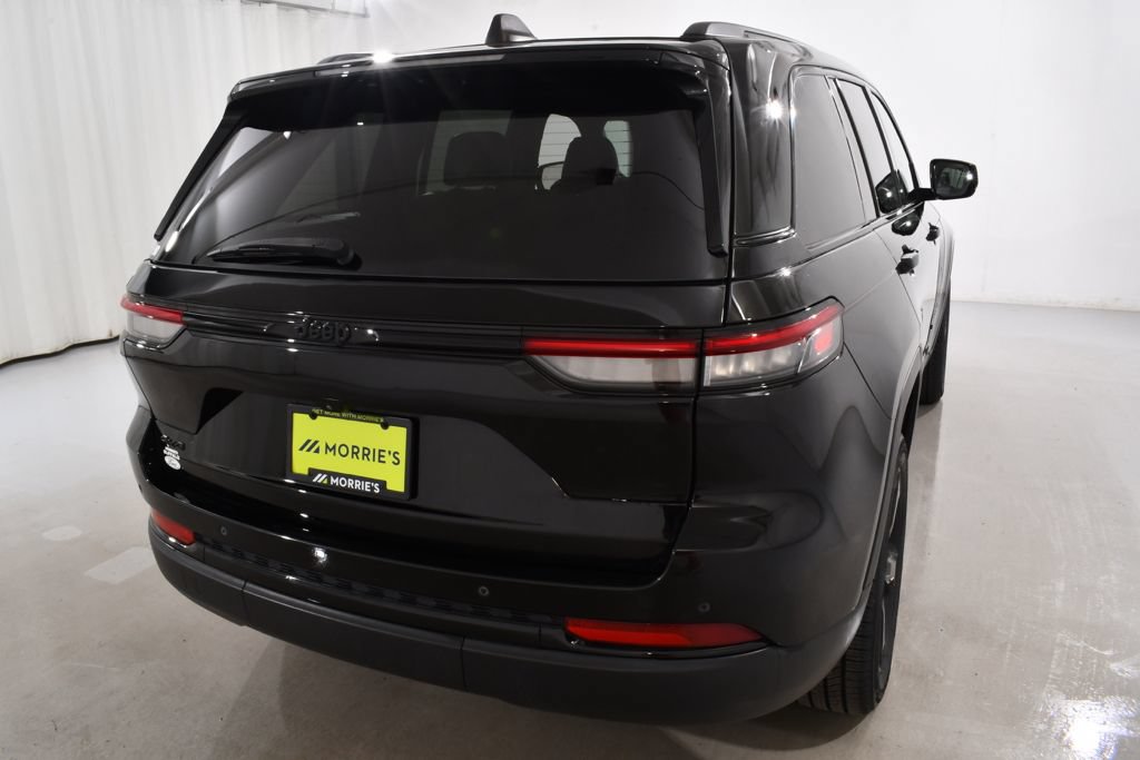 Used 2023 Jeep Grand Cherokee Altitude AWD/4WD image 12
