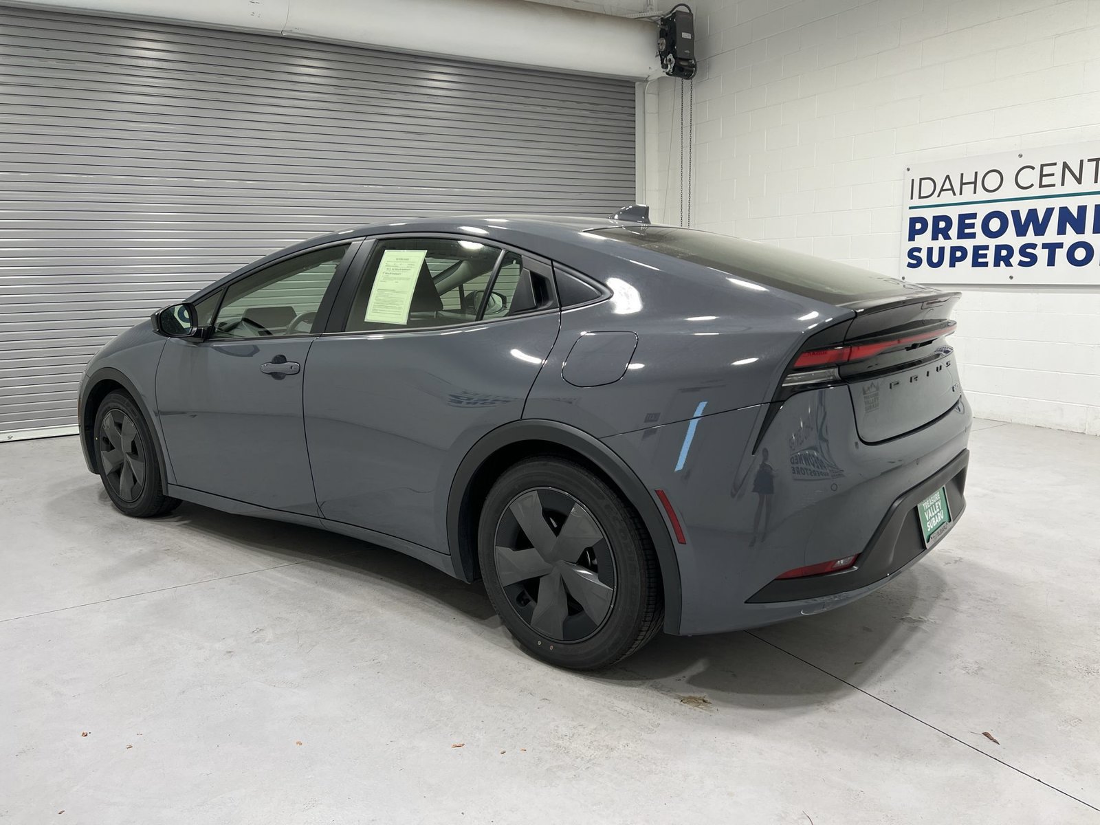 Used 2025 Toyota Prius LE FWD image 6