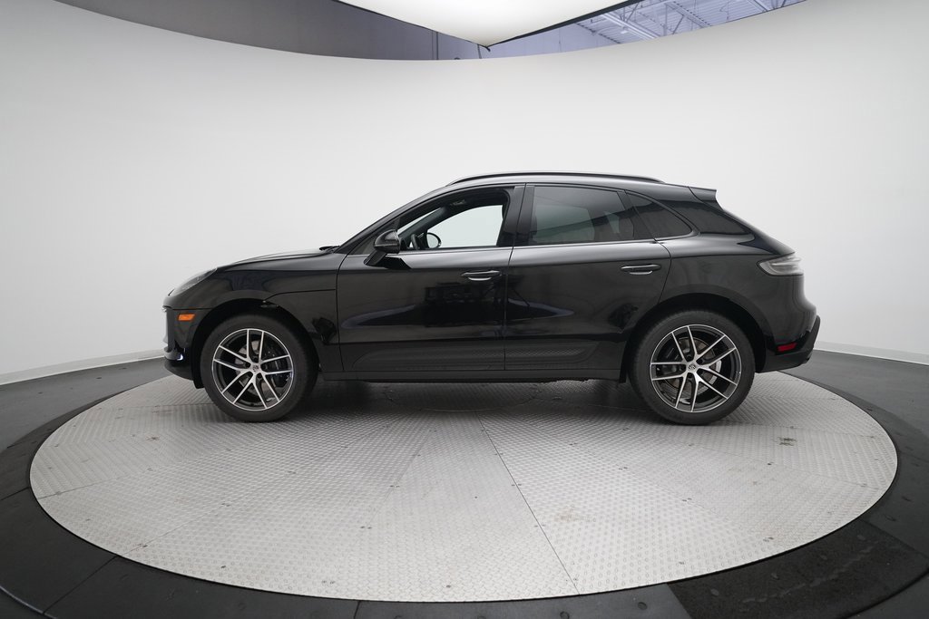Used 2025 Porsche Macan image 2