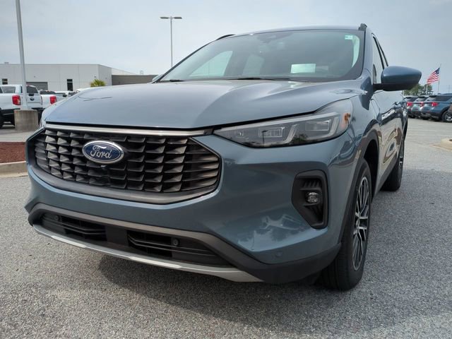 Used 2025 Ford Escape SE w/ PHEV Premium Package image 8