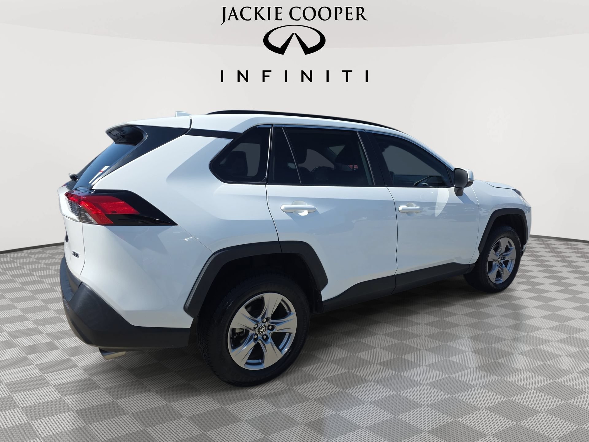 Used 2023 Toyota RAV4 XLE w/ Convenience Package FWD image 5