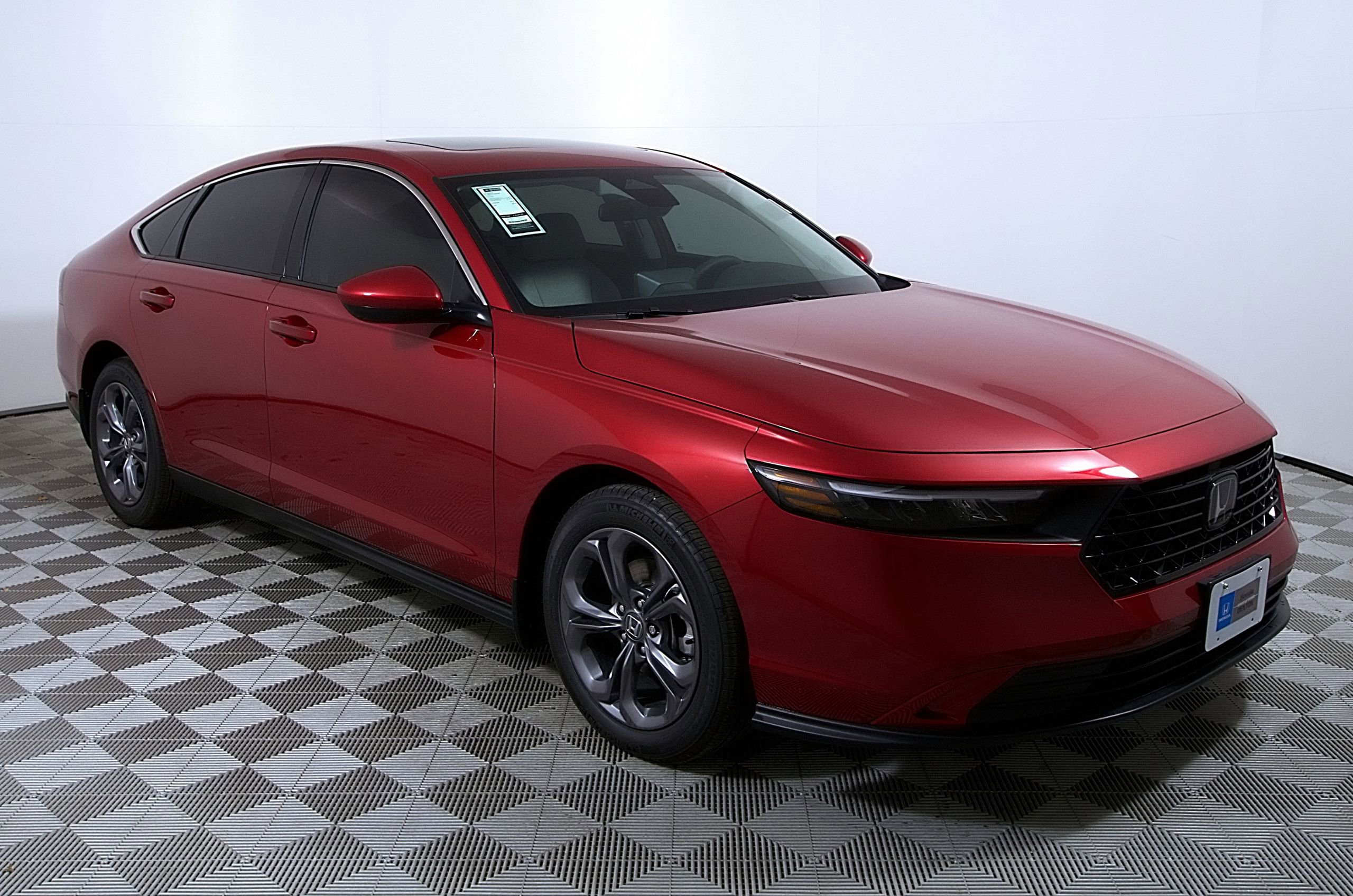 Used 2023 Honda Accord EX image 7