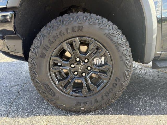 Used 2023 Chevrolet Silverado 1500 ZR2 w/ Technology Package AWD/4WD image 11