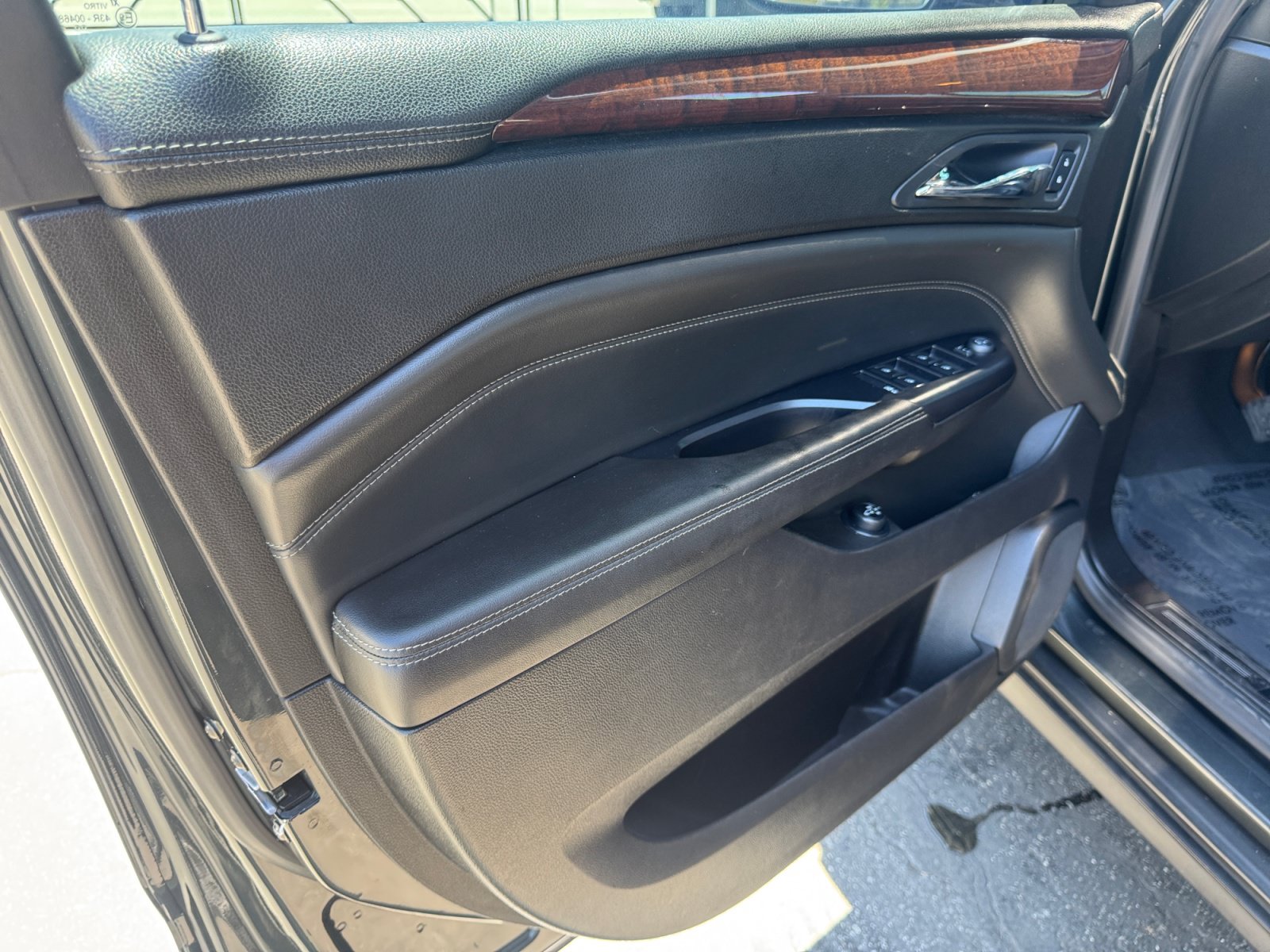 Used 2014 Cadillac SRX Luxury w/ LPO, Sports Edition Package FWD image 25