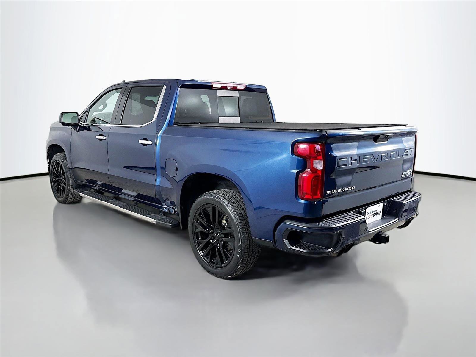 Used 2022 Chevrolet Silverado 1500 High Country w/ Technology Package image 6