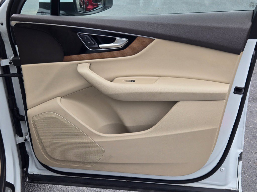 Used 2017 Audi Q7 3.0T Premium Plus w/ Premium Plus Package image 4